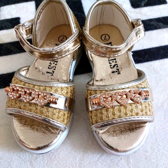 5/25 Toddler sandals - Picture 1 of 3